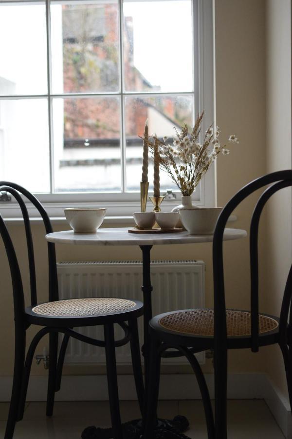 Elegant Apartment On Historic Cobbled High St Shrewsbury Town Centre Ngoại thất bức ảnh